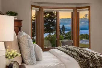 Enjoy fantastic sunset views while laying in bed!