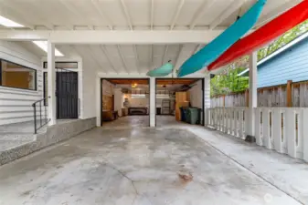 Huge Carport outside of the 4 car garage !!!!