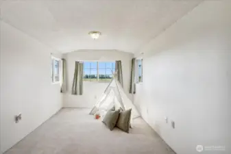 Landing area on upper floor between the two rooms
