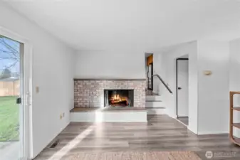 FAMILY ROOM | On the right side of the photo you can see the doorway that leads to the front door.