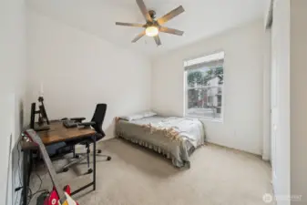 Bedroom/Den, ceiling fan