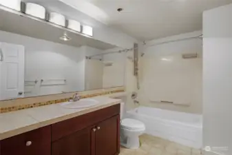 Brightly lit large full bathroom!