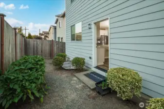 Petite Garden off kitchen