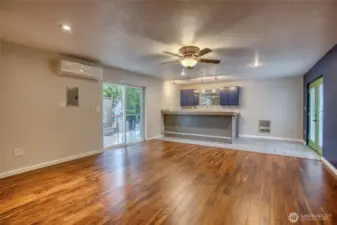 Wet bar in familyroom