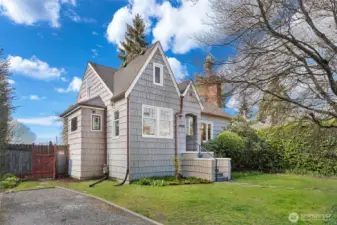 Off-street/driveway parking for 2 (tandem).