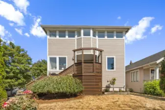 Contemporary 3-story home designed by famed Seattle architect Robert Hutnik.