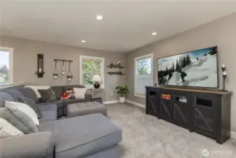 Upstairs loft/bonus room