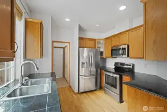 SS appliances, granite tiled countertops
