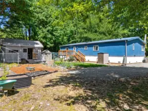 Large garden area with Shed!