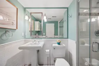 Primary en-suite updated bath.