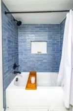 Main floor hall bath with shower/tub