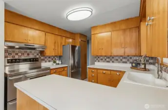 Counter seating as well, this is the heart of the home