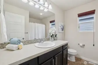 2nd Floor Full Bathroom
