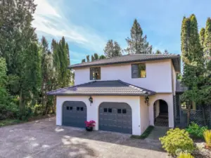 Elegant Mediterranean style home located just 2 minutes out of Monroe.