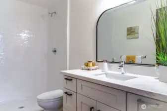 Main floor 3/4 bath