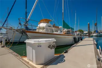 Well maintained docks with water & power hookups