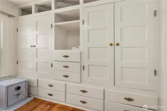 Built Ins in Guest Bedroom