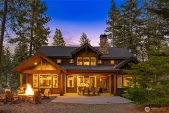This pre-inspected Woodridge Home comes fully furnished and ready for new owners!