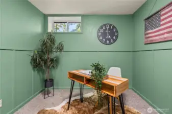 Office / second flex room off laundry room