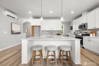Photographs are for illustrative purposes only. Features, finishes, interior/exterior colors, landscaping and floorplan shown may vary from actual homes built.