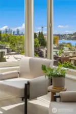 Breakfast nook/dining
