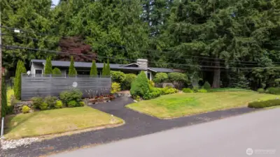 Coveted 1 level home in Cottage Lake/Leota.
