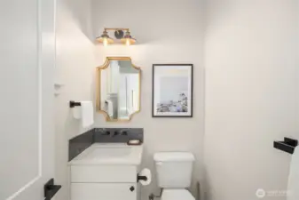 1/2 bath of kitchen
