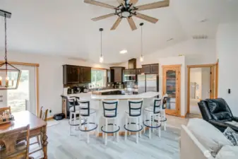 Kitchen w/ Breakfast Bar