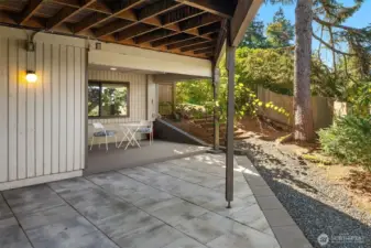 Covered deck with outdoor heaters