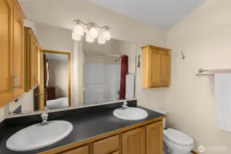 Primary en-suite bathroom