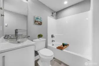 Lower floor - Full bath