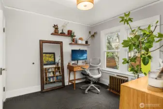 Second bedroom or perfect home office, the choice is yours