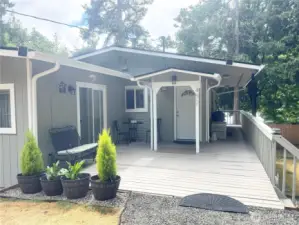 Light and bright! This 2 bed home offers such welcoming atmosphere.