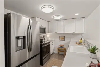 Great kitchen for everyday living & easy entertaining.