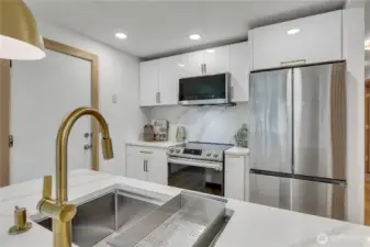 The undermount sink has tons of add-ons...