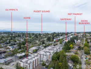 Enjoy all the views Seattle has to offer from the private roof top deck. Short walk to all you need!