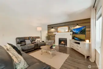 Open concept family room area off of the kitchen