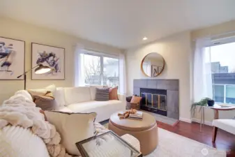 Light & bright living space w/ firepalce