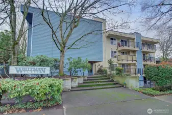 quiet street w/ easy access to 99 and downtown.