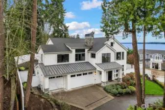 Custom Farmhouse in Mercer Island’s North End Community