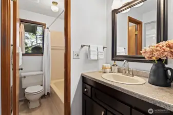 Primary en-suite bathroom.