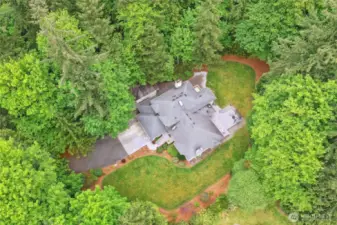 Enjoy the privacy yet so close to downtown Redmond, parks and amenities!