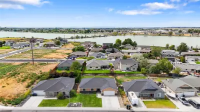 Close proximity to Montlake Park & Boat Launch