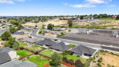 Established Neighborhood close to ammenities