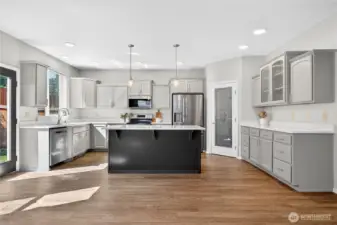 Spacious kitchen and eating area