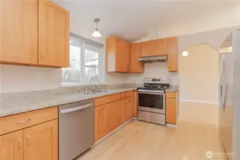 Gorgeous new kitchen in 2019. New cabinets, flooring, counters, appliances and hardware.