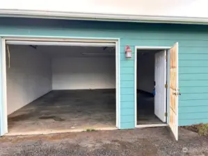 Garage Right Side