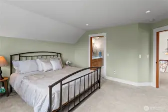 Upper floor primary suite