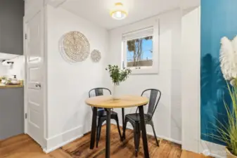 Eating nook between the living room and kitchen