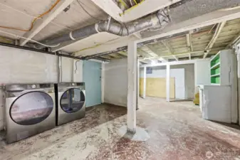 Newer W/D & exterior access